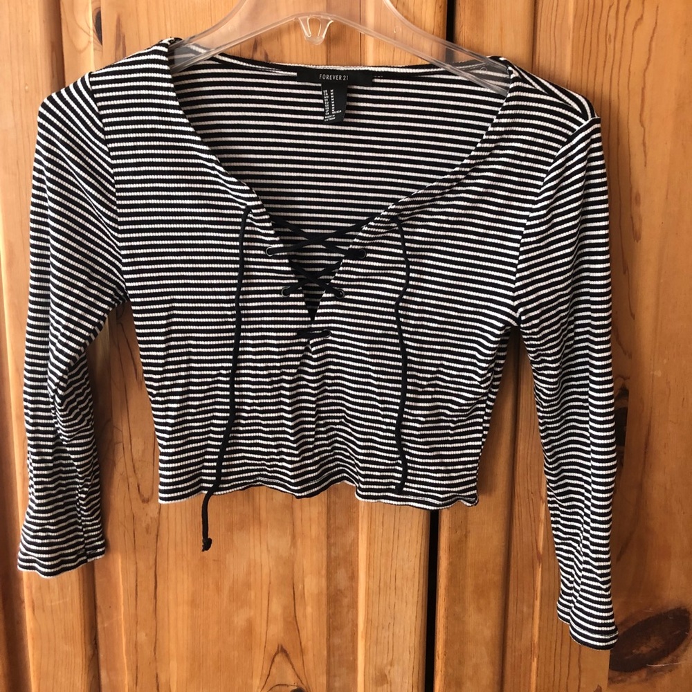 Black & white striped crop top. BRAND NEW